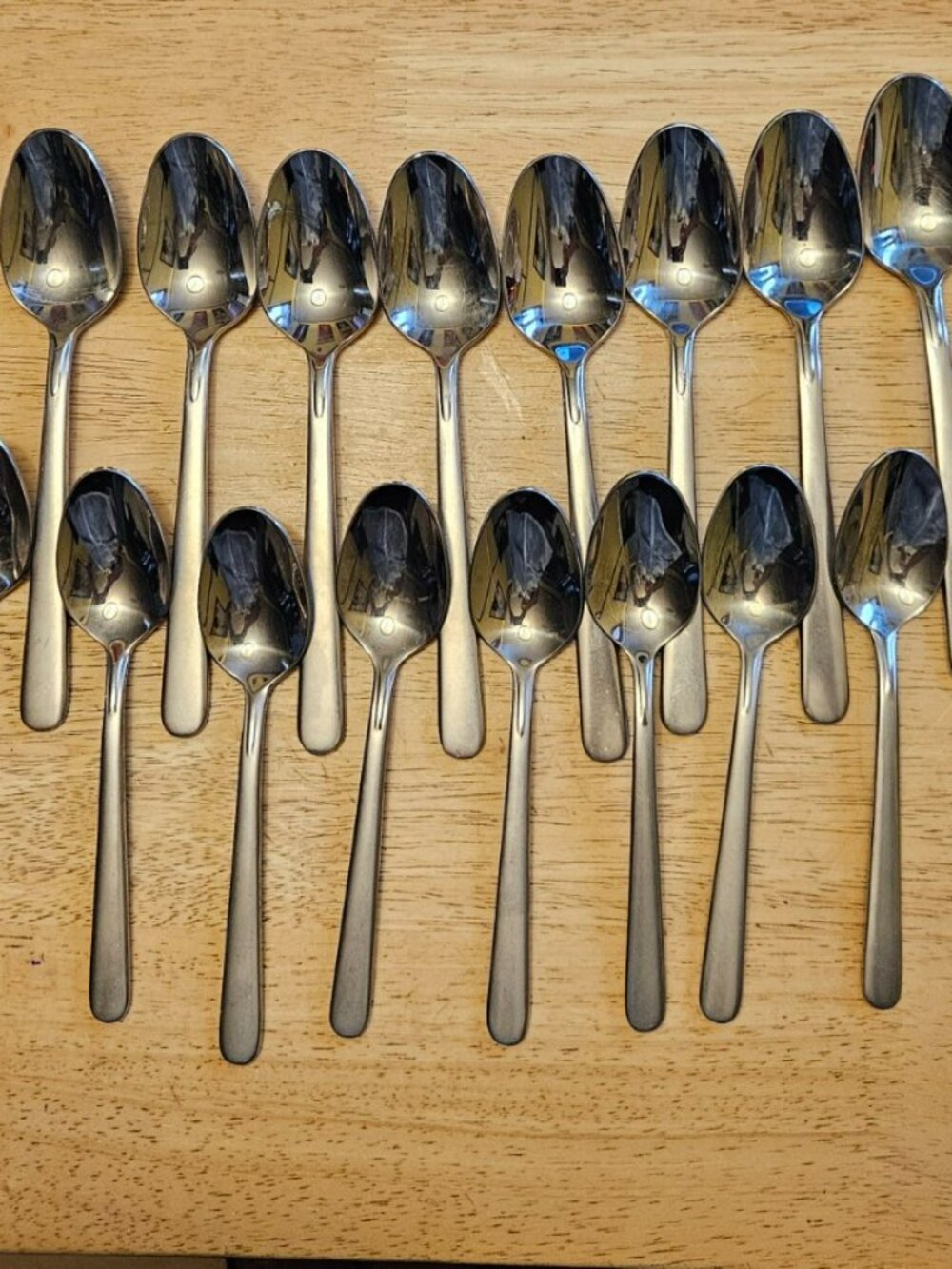 Oneida 18/10 Stainless Spoon Lot 24 15 Soup Spoons 7" 9 Teaspoons 6.25" Vietnam